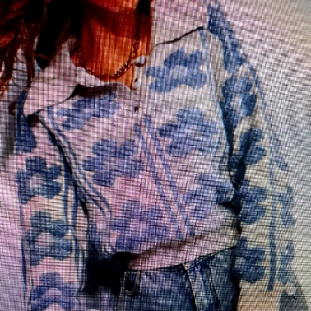 Beige and blue cropped sweater